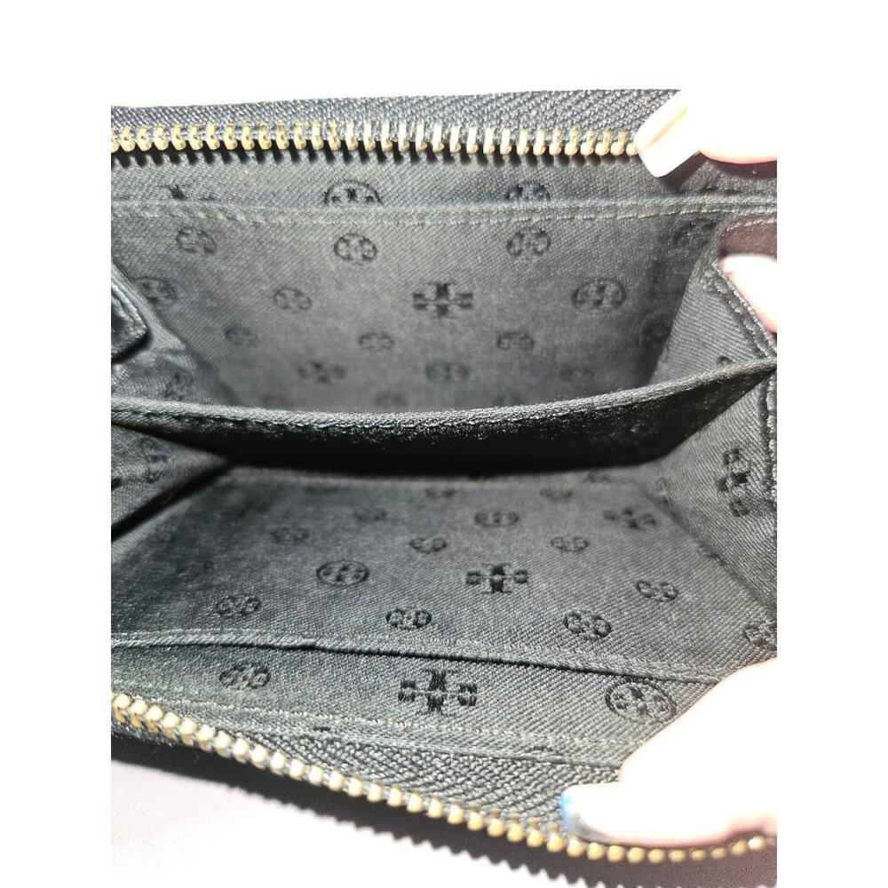 Tory Burch Wallet Black Leather Logo Inner Credit Card Slots Zip-Around - Picture 5 of 6